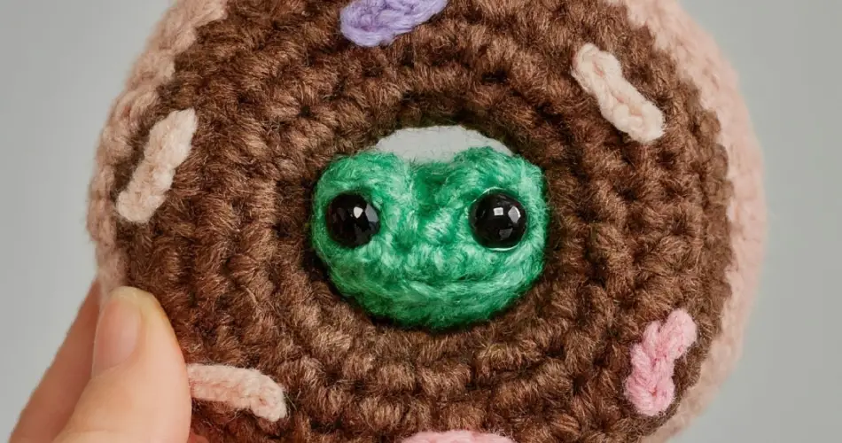 how to crochet a Donut