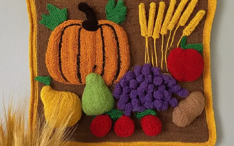 Harvest-Themed Wall Hanging Crochet Pattern