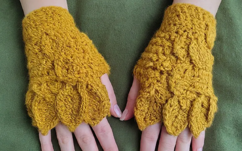 Fingerless Gloves with Leaf Motif